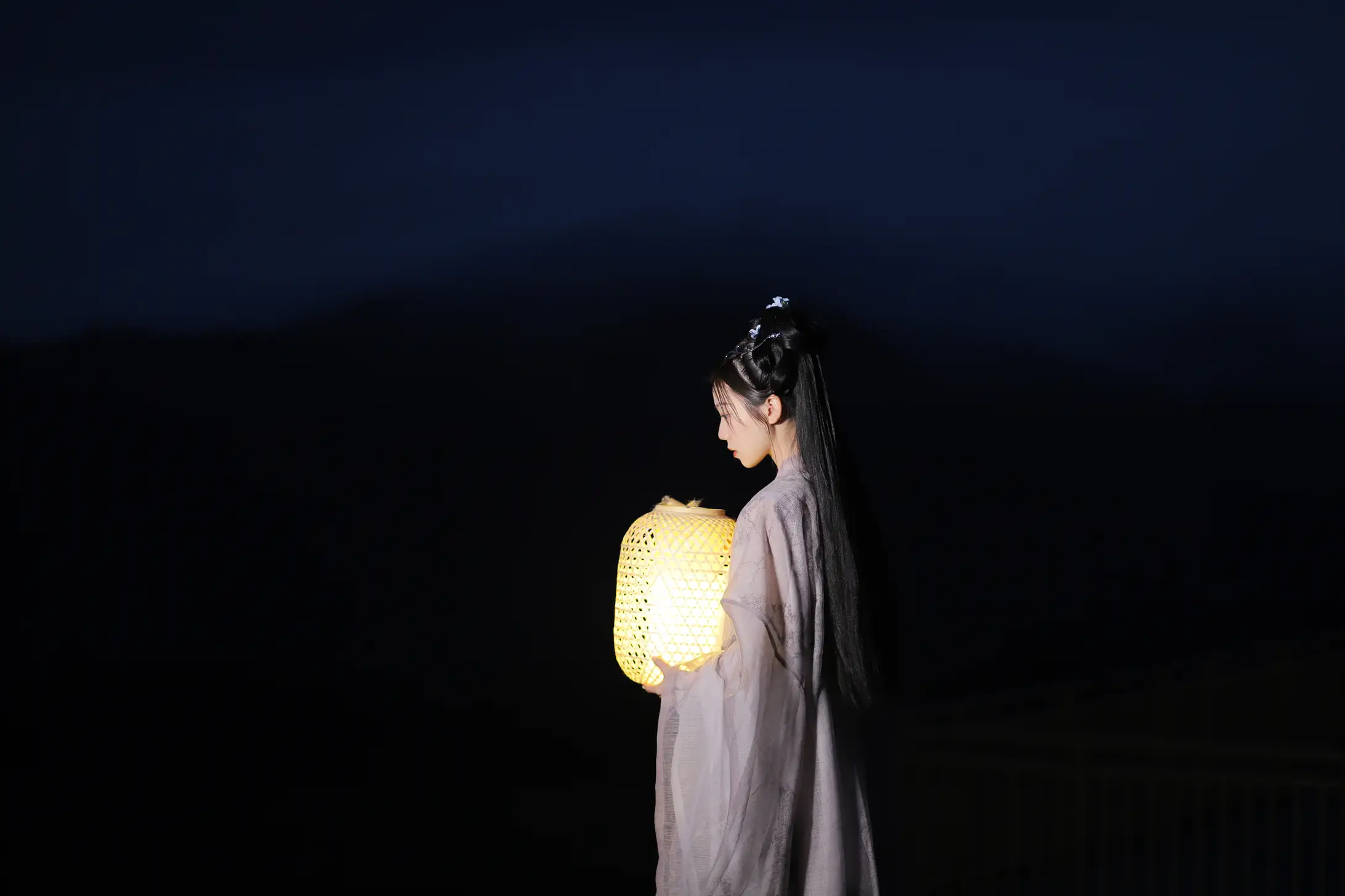 [YITUYU] 2022.02.05 Vol.753 – Hold a lantern to illuminate the rivers and mountains A sweetheart#[22P]-11